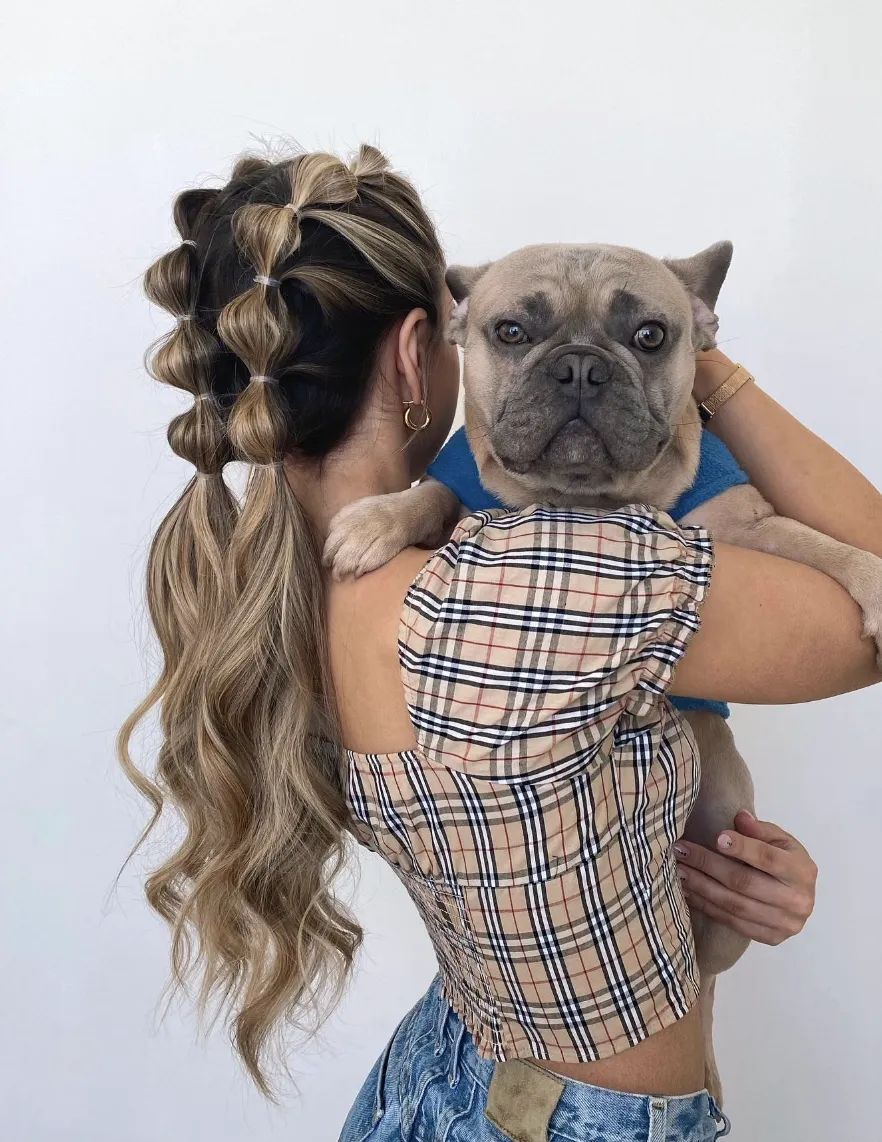 輕輕拉出蓬鬆可愛的圈圈弧度