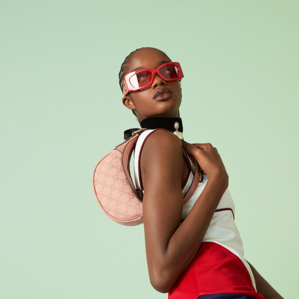 作為臨時外出時的隨身小包相當便利。