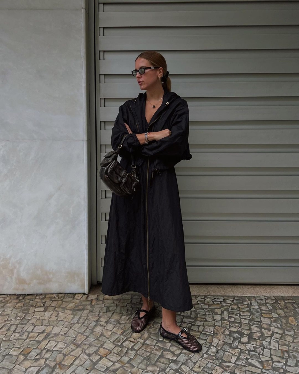 這次上榜的Alaïa Fishnet Flats時尚達人Nathalia Medeiros也有時髦詮釋。