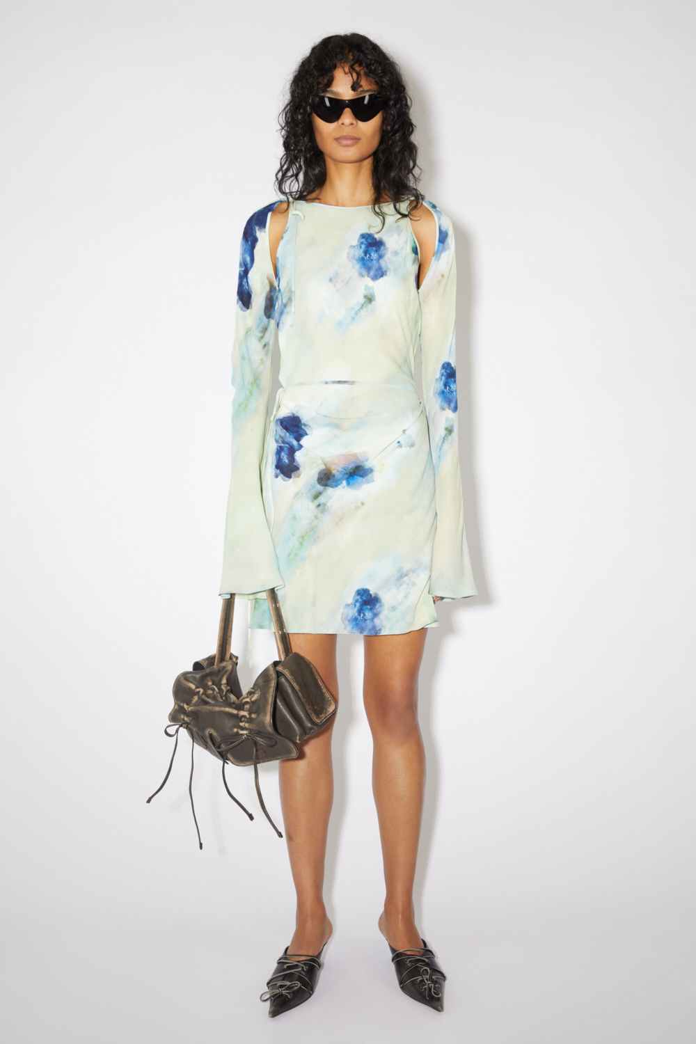 Acne Studios的Printed Wrap Dress。