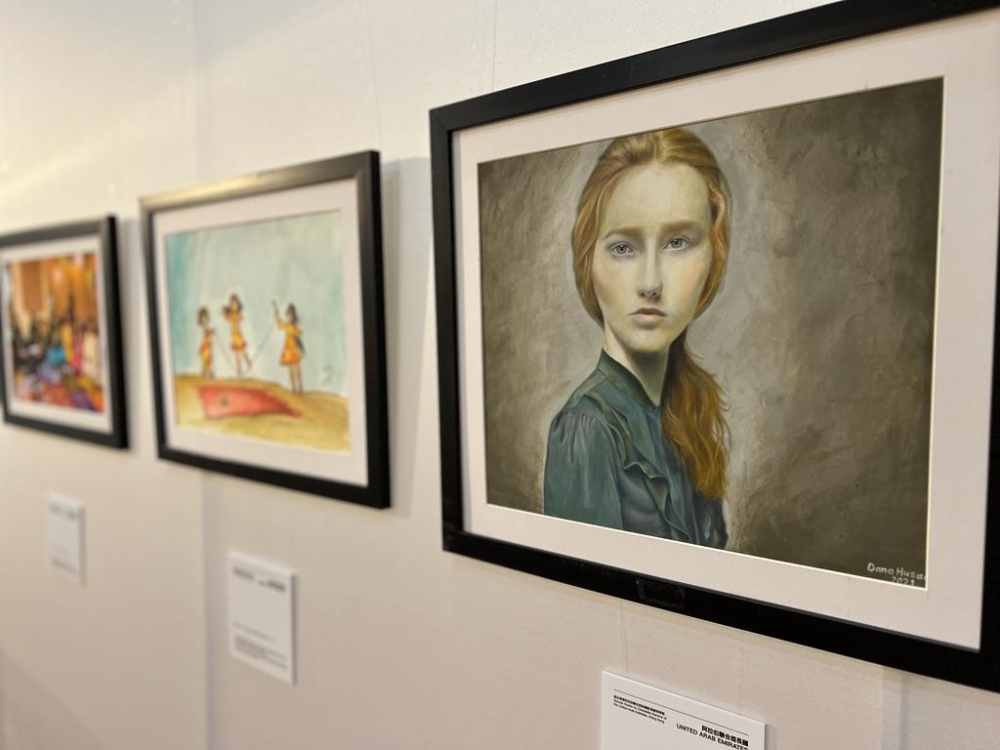 展出盛傳著不同文化藝術的畫作、藝術品及玩具