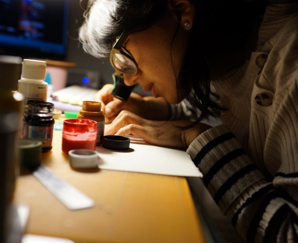 秘魯藝術家Ana Sofía Casaverde製作畫作的過程。