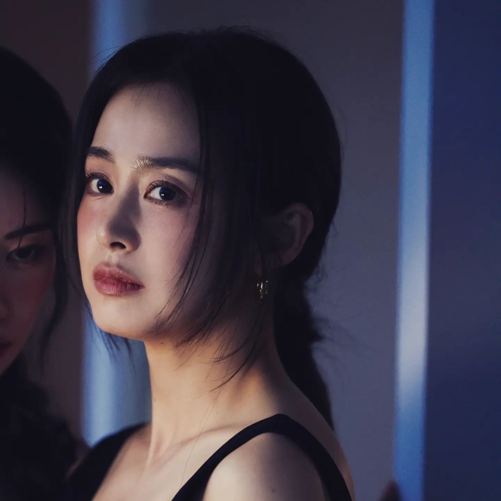 是一張滿滿膠原的臉。