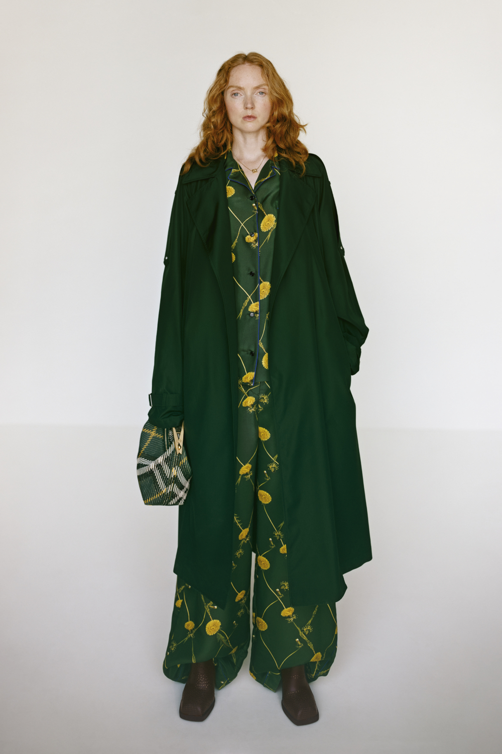 搶先看Burberry的2024春季系列。