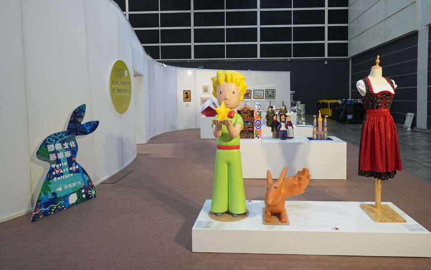 展區有來自29個國家及地區的駐港領事館及文化機構參與