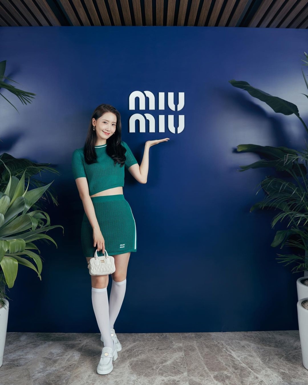 品牌標誌性的學院少女風格也於她的天生的甜美氣質相符