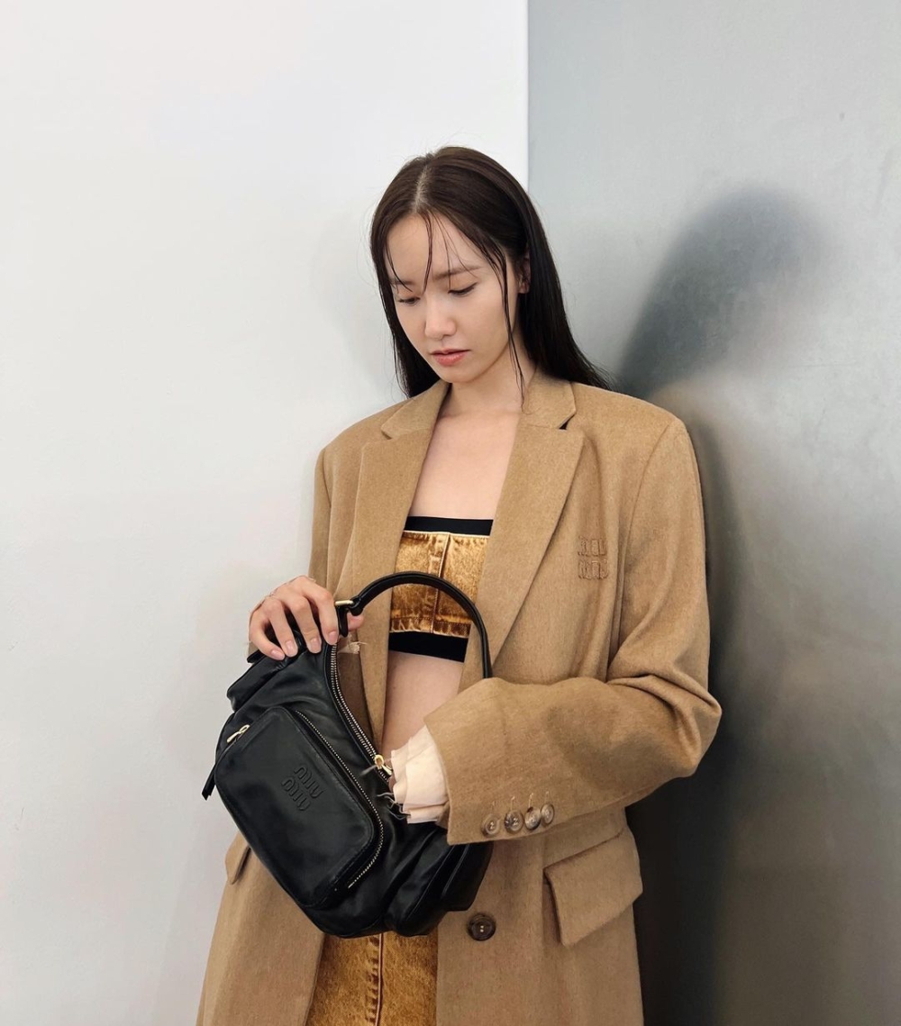 穿在潤娥身上猶如校園內叛逆的少女