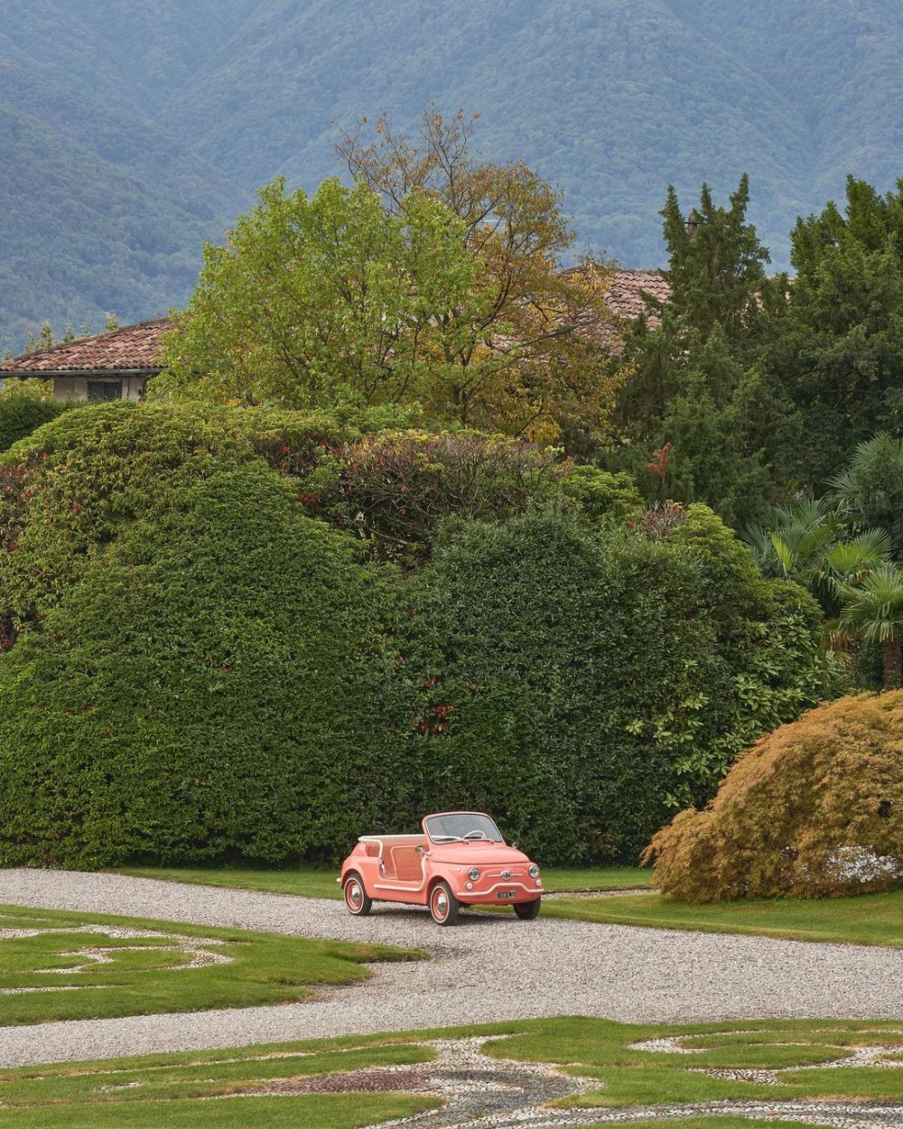 Fiat 500 Spiaggina可提供客戶任意挑選訂製藤製座椅色調