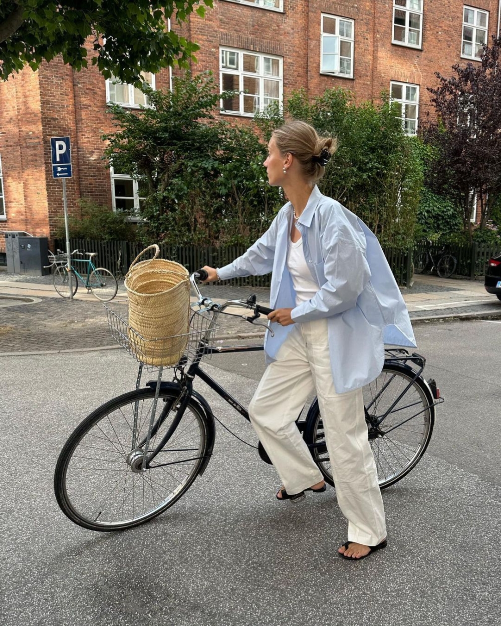 她私下的北歐風穿搭。