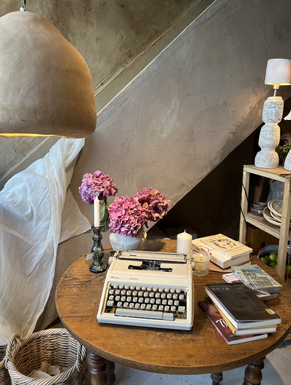 推開大門後,馬上進入到另一個世界。