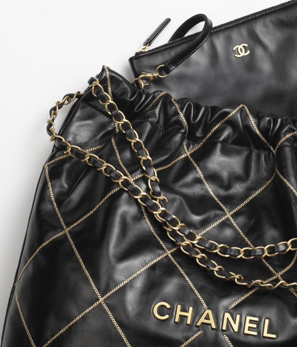 CHANEL近年的熱門包款「CHANEL 22包」本季再度換上全新面貌