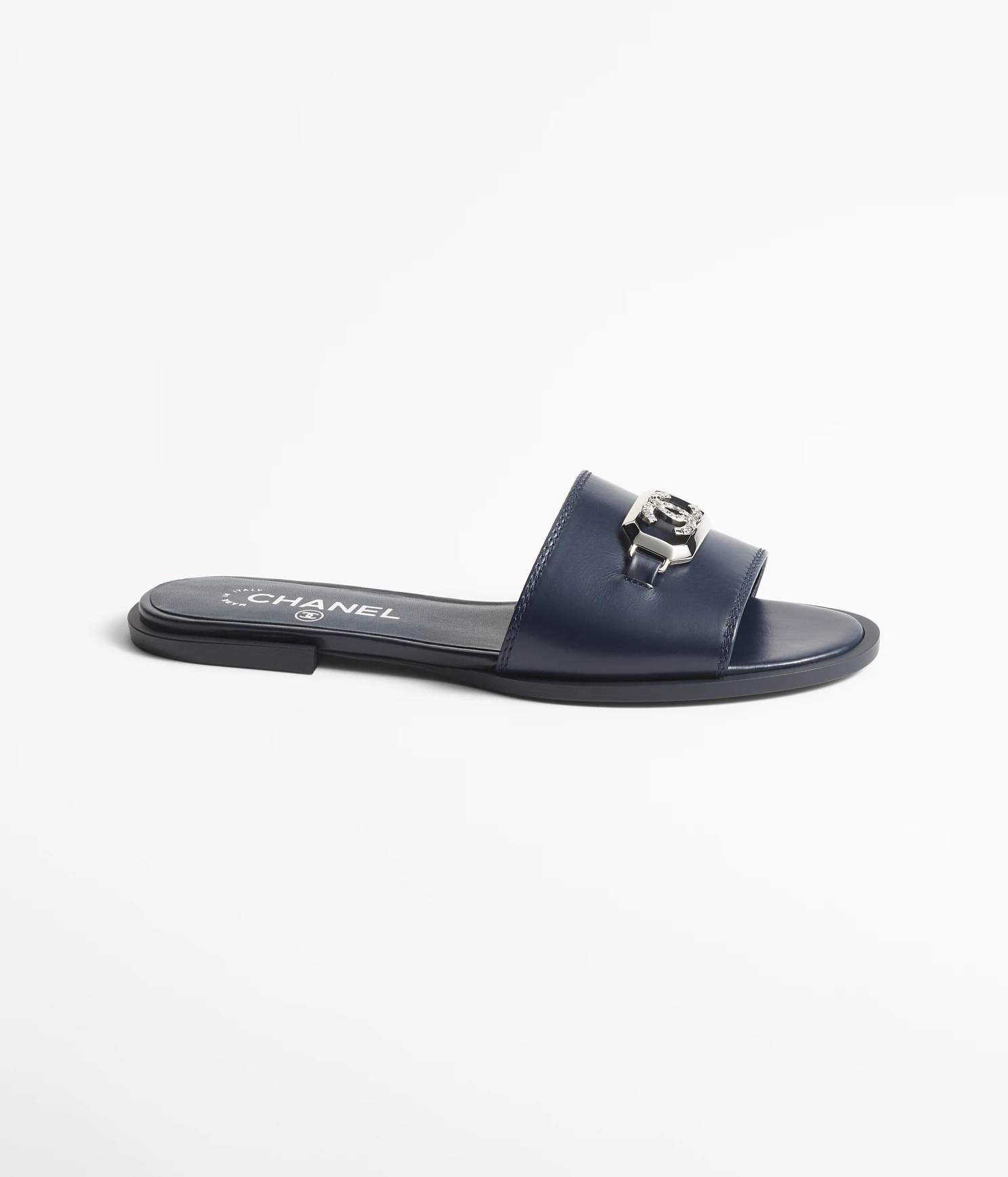 CHANEL Mules。