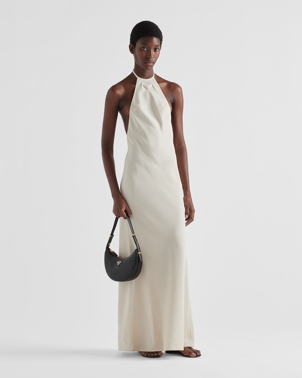 手袋尺寸為 W22,5 × H18.5  × D18.5  cm