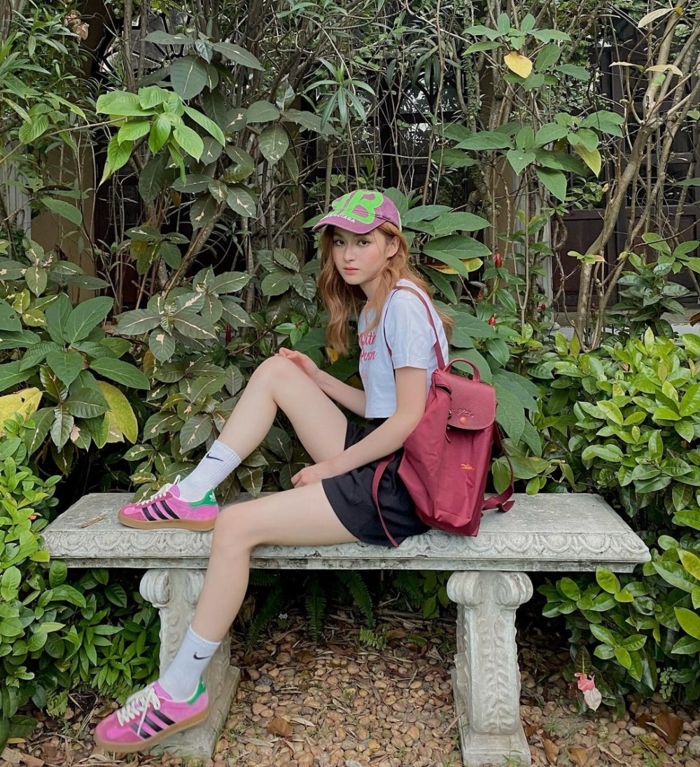 Prim Chanikarn搭上裙裝或褲子使得整體上身的比例更加完美