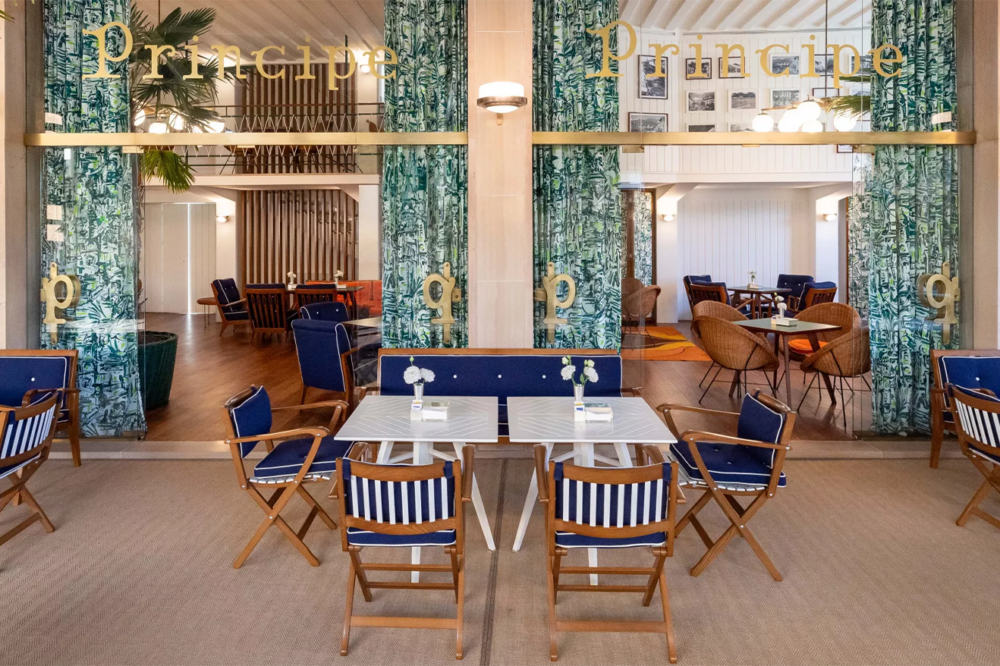 天花板上的頭頂玻璃上印有「Principe」字樣