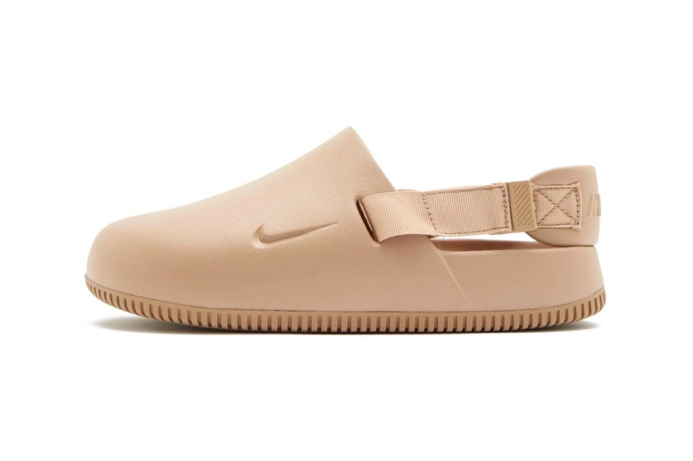 Nike 全新的「Calm Mule 」奶茶色