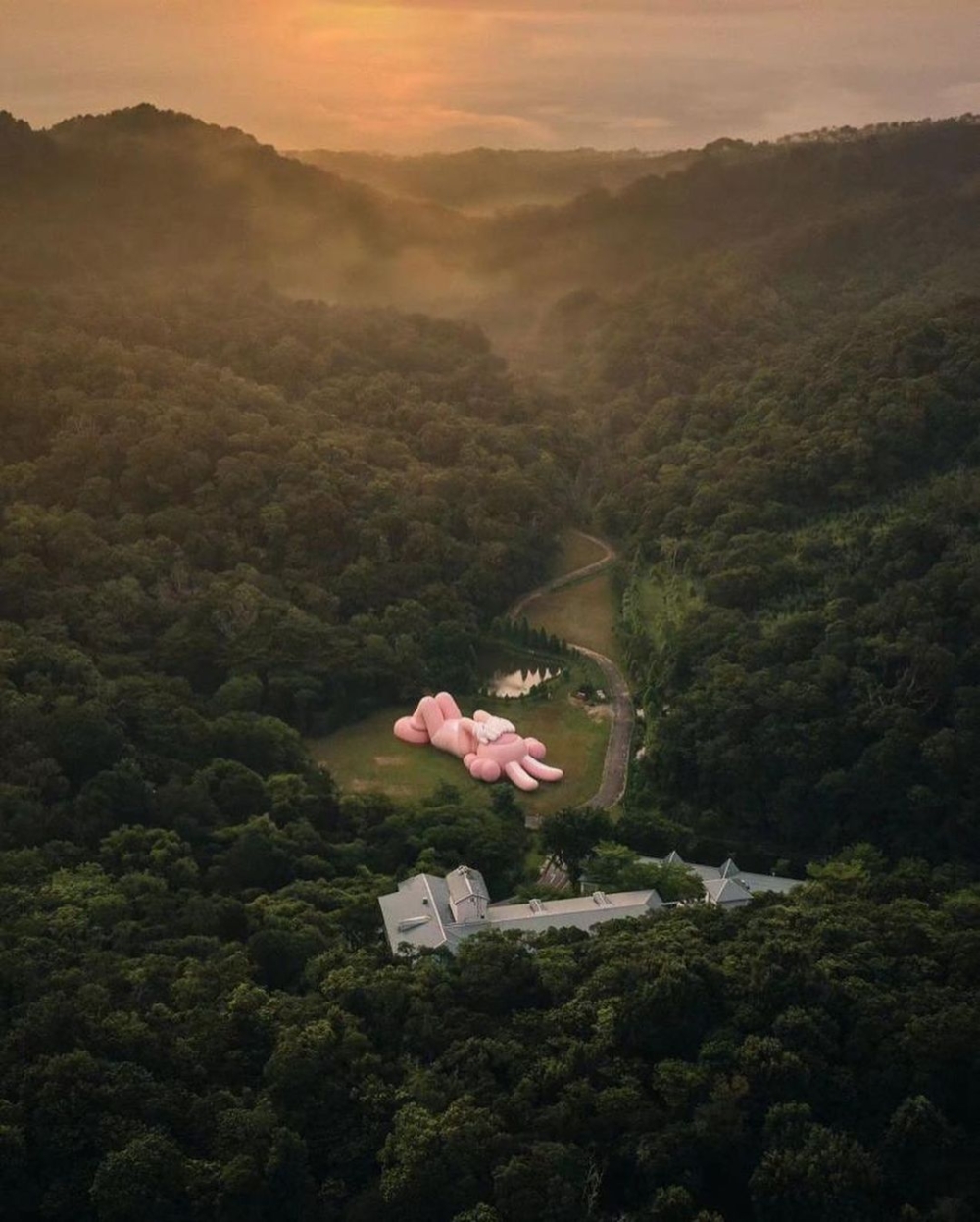 《KAWS:HOLIDAY》印尼站。