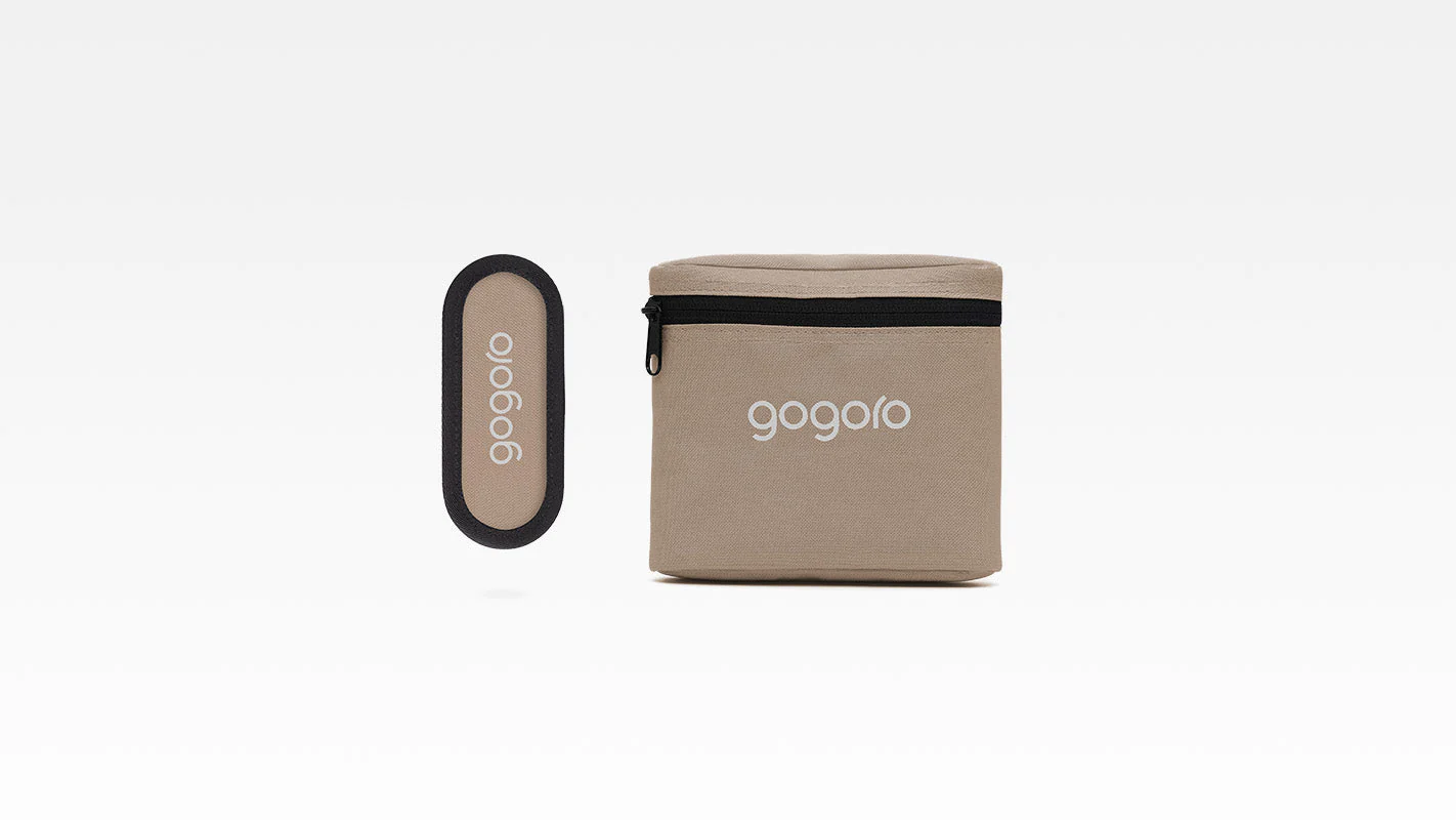 磁吸巧納包-角落小袋（原色棕）。