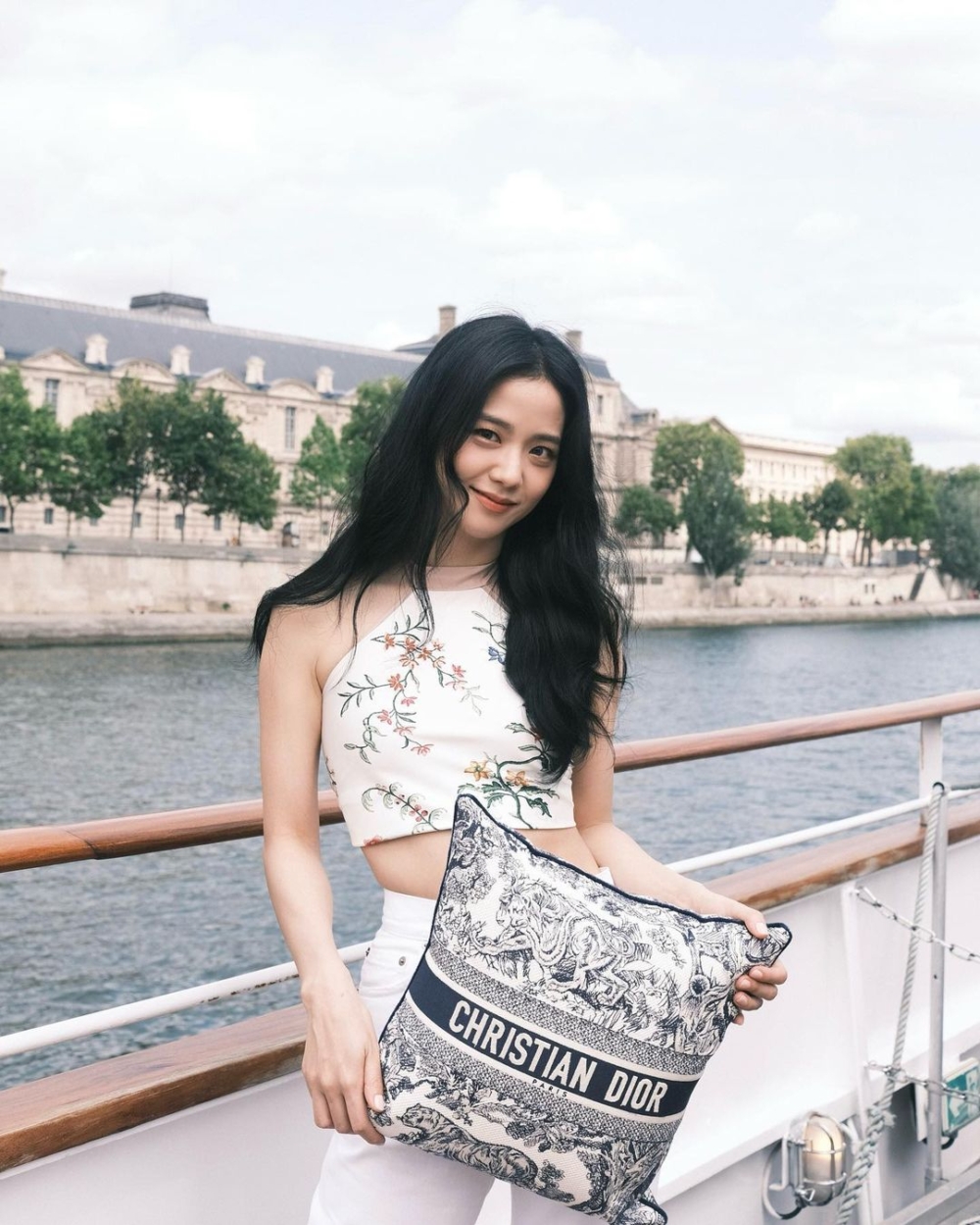 Jisoo參加代言品牌Dior Beauty的活動