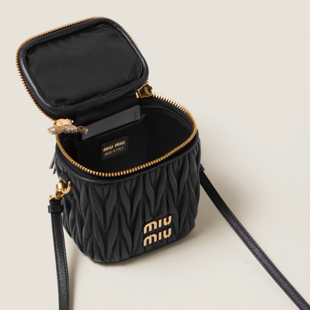 Miu Miu手袋內袋附有貼壁的內袋