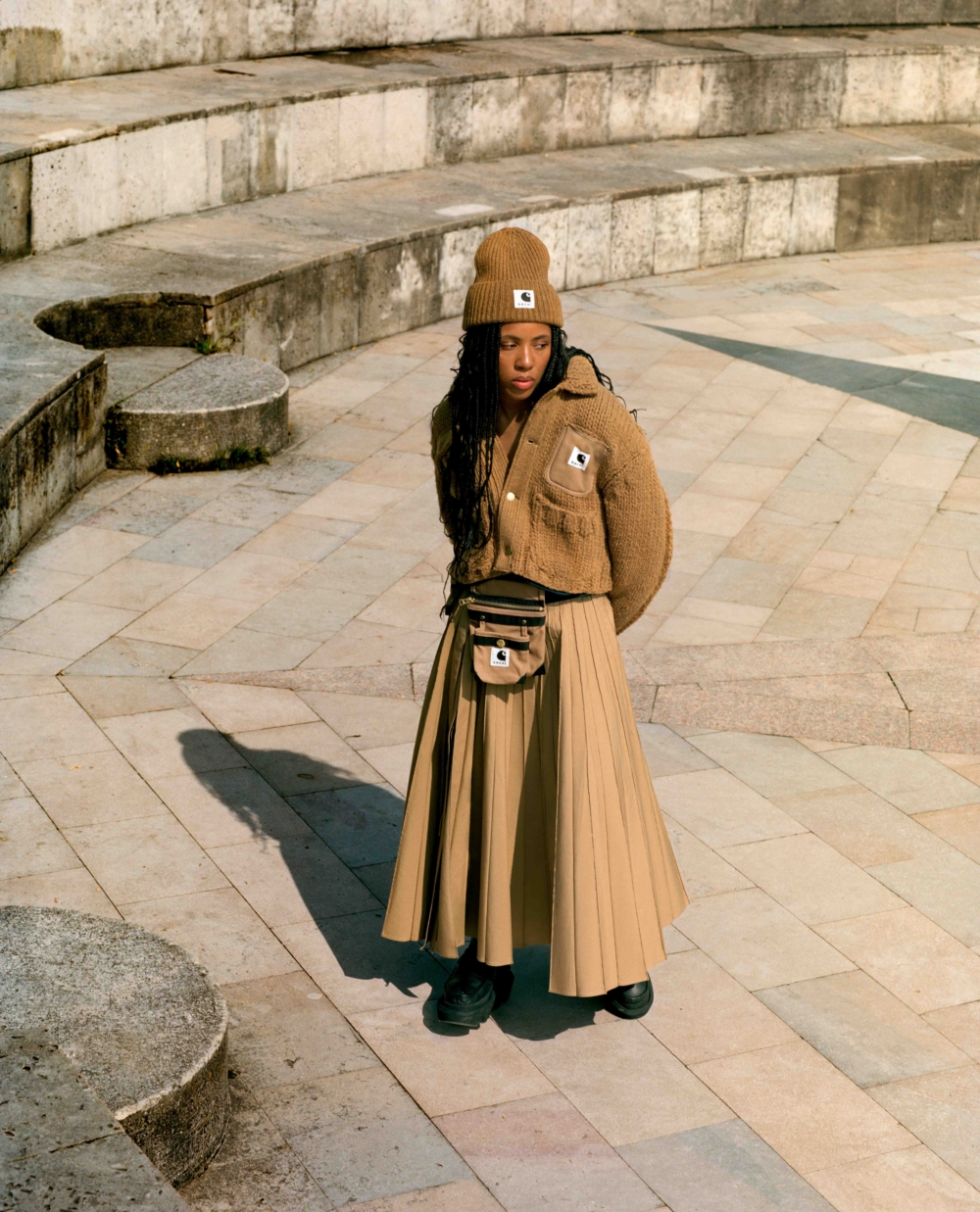 能混搭一件同色調純色高領上衣打造同色調穿搭