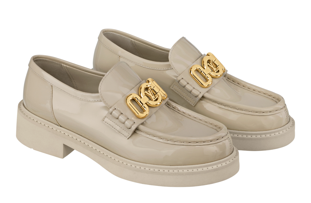 象牙白的Academy Flat Loafer。