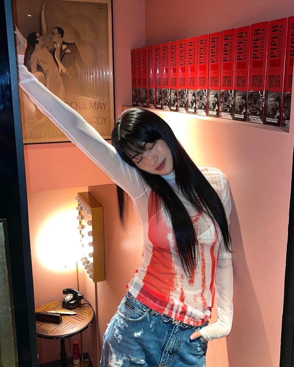 搭配牛仔褲輕鬆帶出灑脫的個性女孩形象