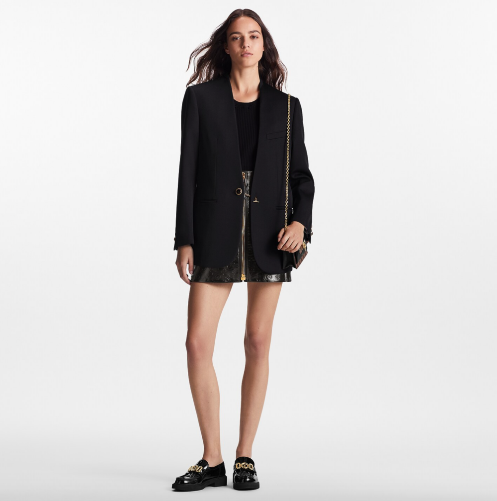 Louis Vuitton在 2023秋冬系列推出多款Loafers。