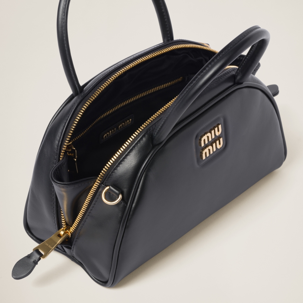 Miu Miu手袋開口較大可以更好從包裡拿取東西