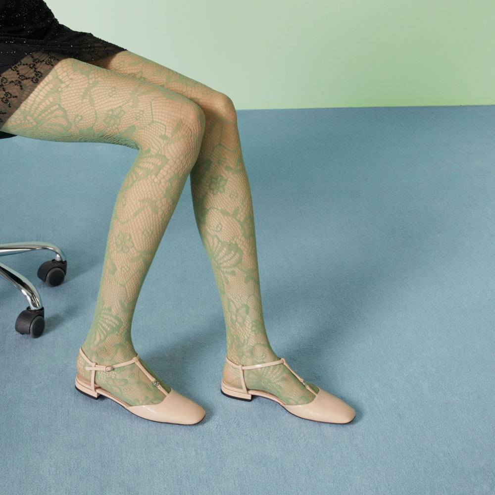 為自己挑一雙時髦美鞋。