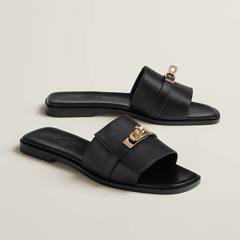 黑色的Giulia Sandal。