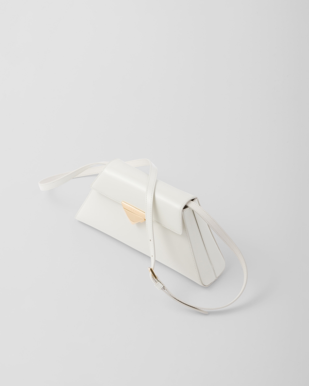 具有幾何輪廓的直線線條重新詮釋復古元素