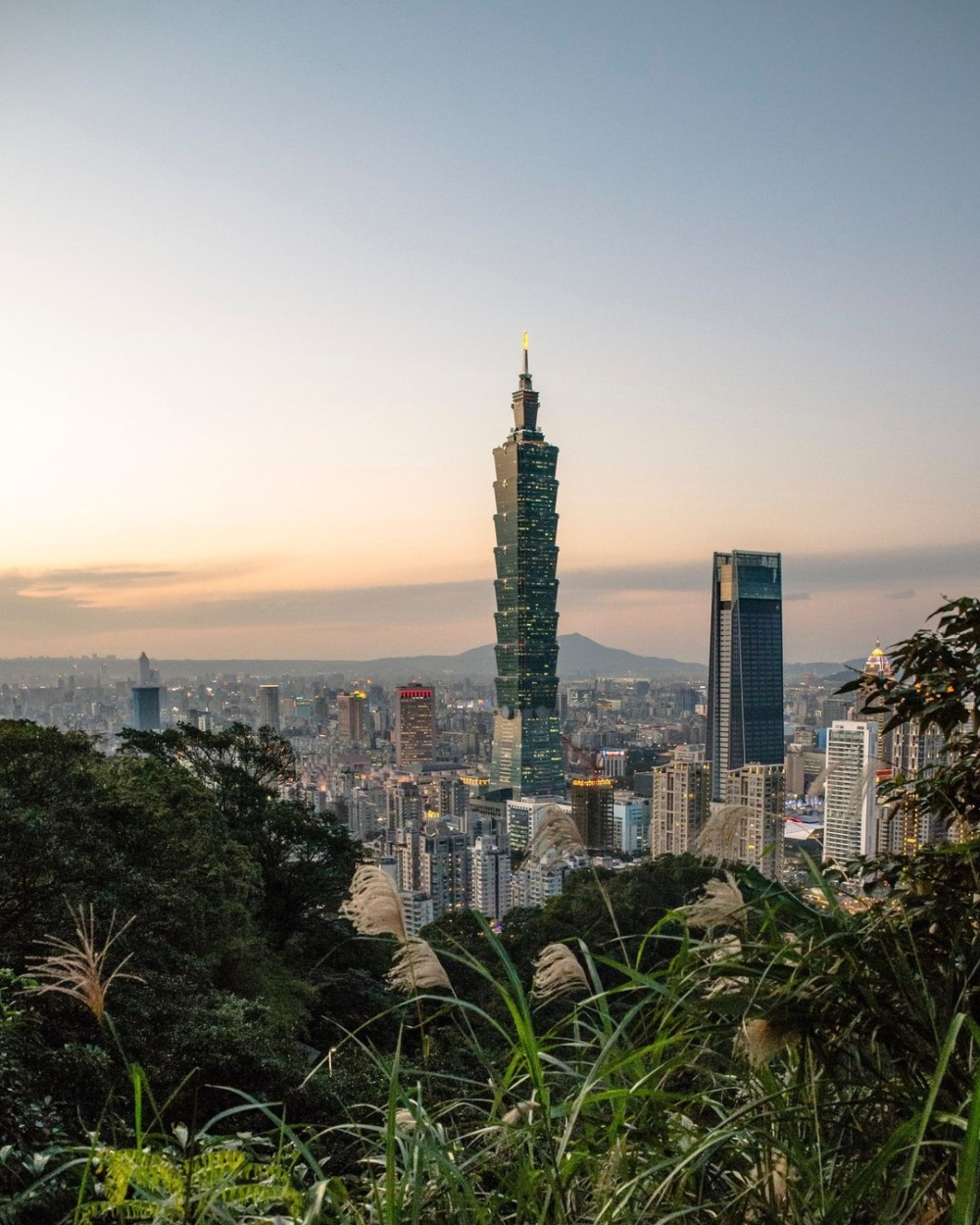 地點選址於台北101的正對面。