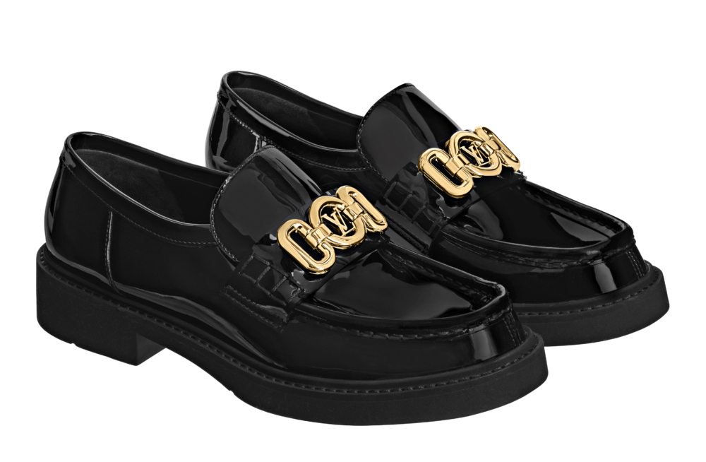 黑色的Academy Flat Loafer。