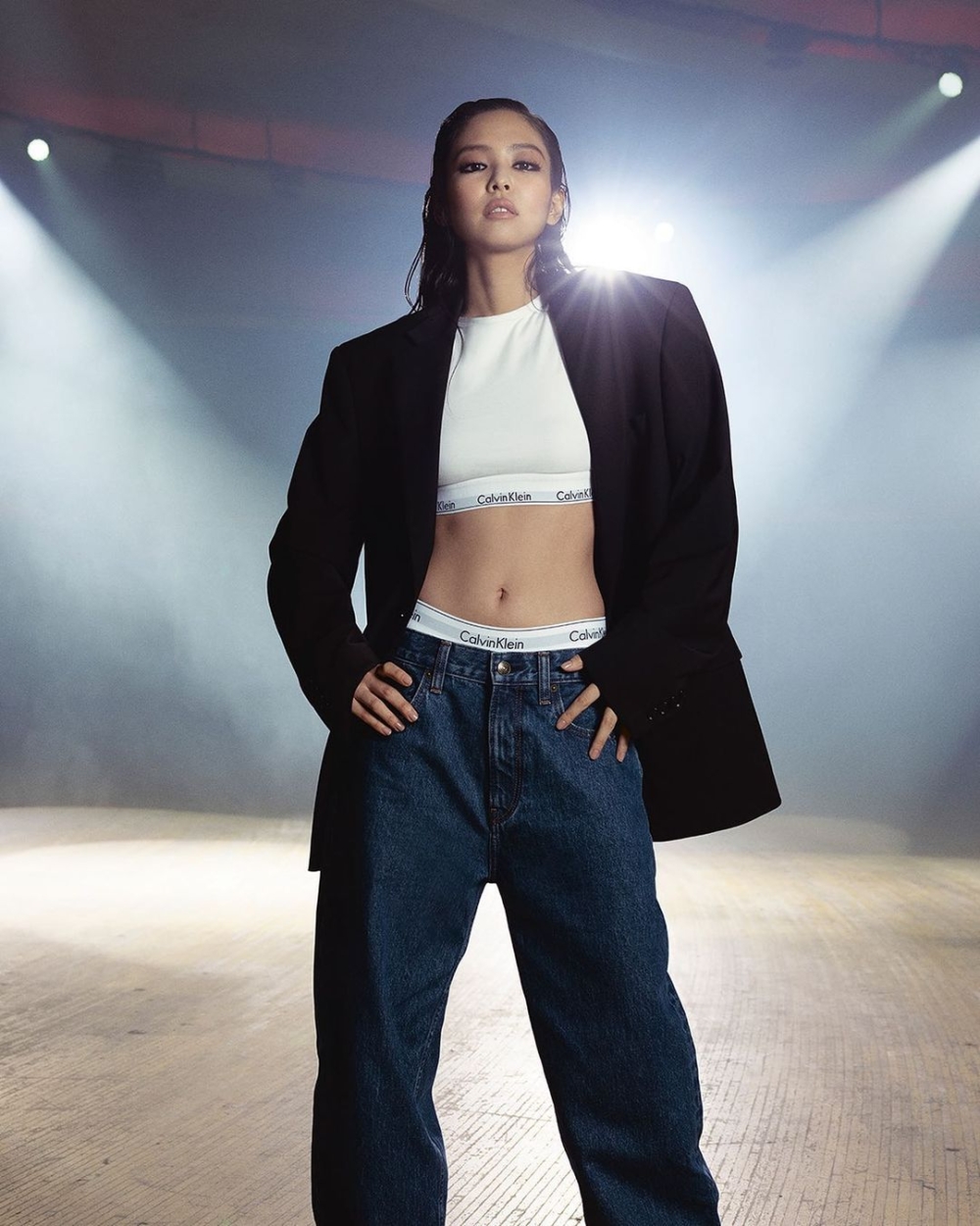以全新造型出鏡形象照的Jennie。