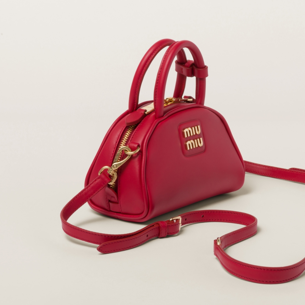 2023秋冬Miu Miu 新手袋:Miu Miu皮革手挽袋Leather top-handle bag紅色