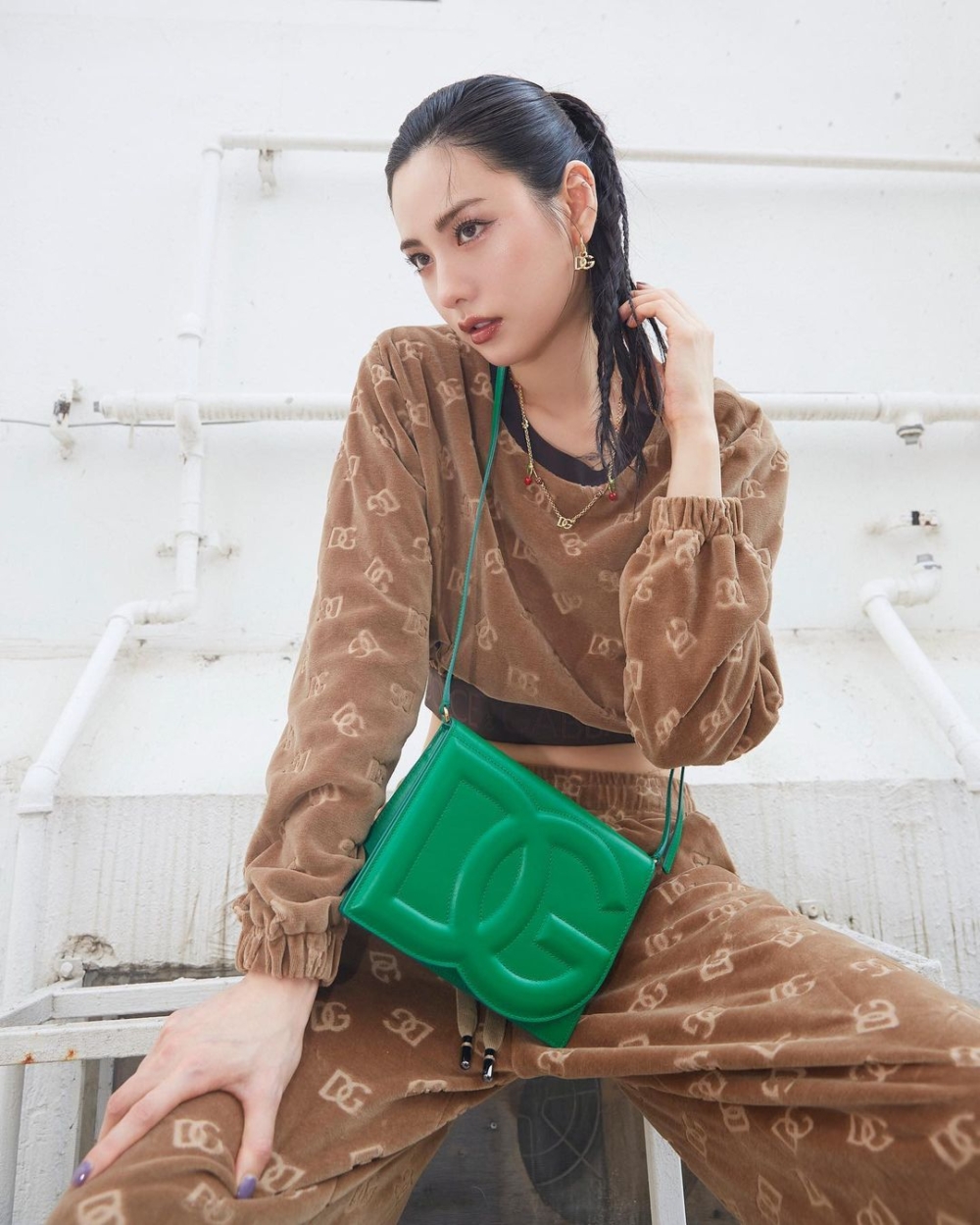 美豔性感的外貌與109公分逆天長腿獨具魅力