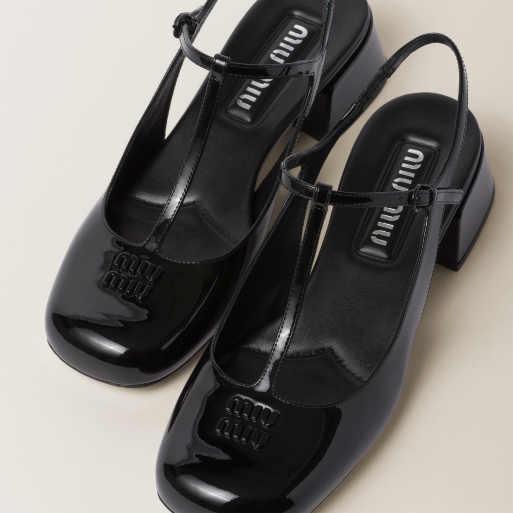 Patent Leather Slingback Pumps。