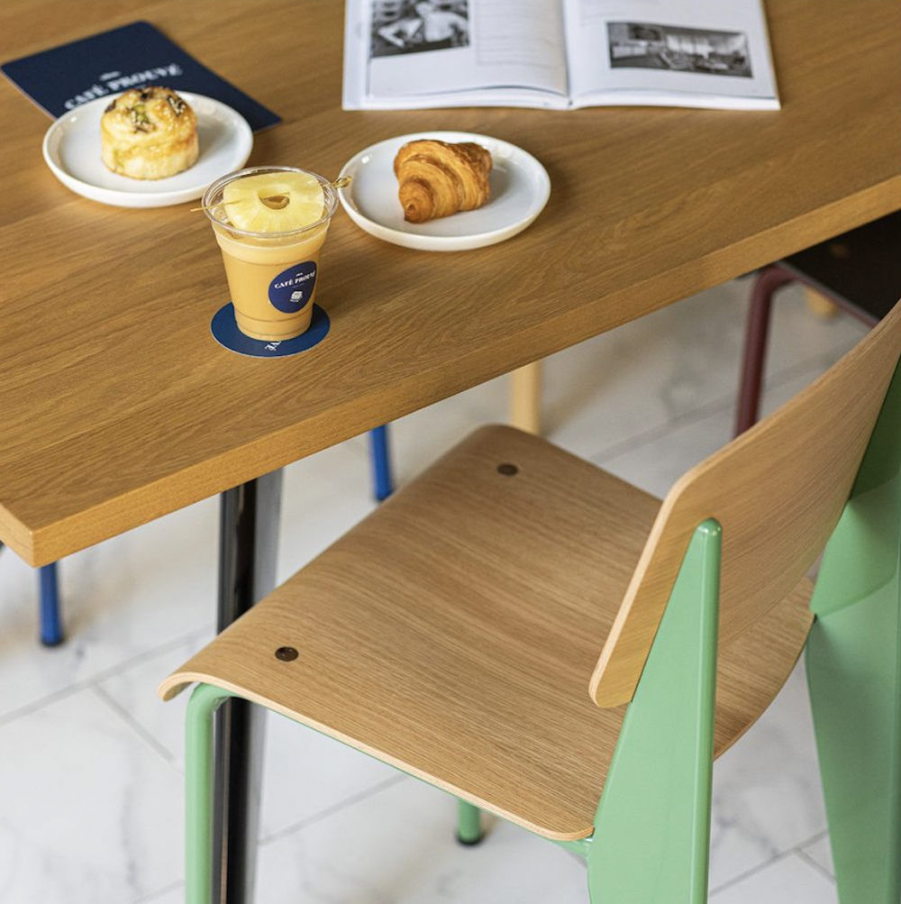 在店內享用美味的餐點。