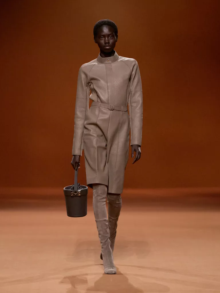 Hermès FW23秀場圖。