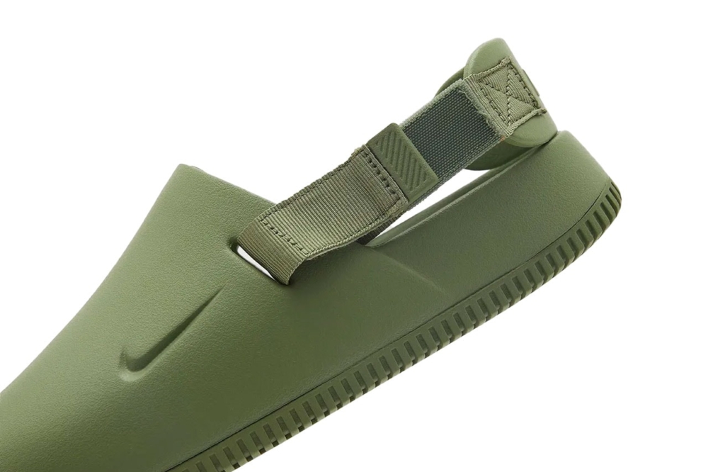 Nike以「Calm Slide」為基礎,設計全新勃肯鞋單品「Calm Mule」
