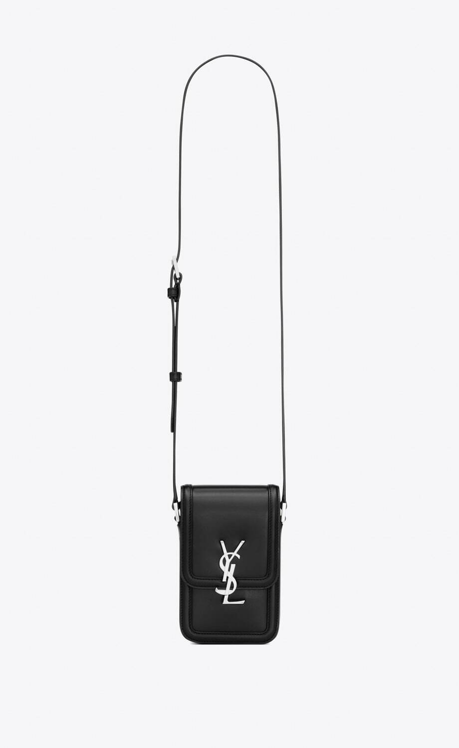 採用前翻蓋設計並附有旋轉 YSL MONOGRAM 封扣