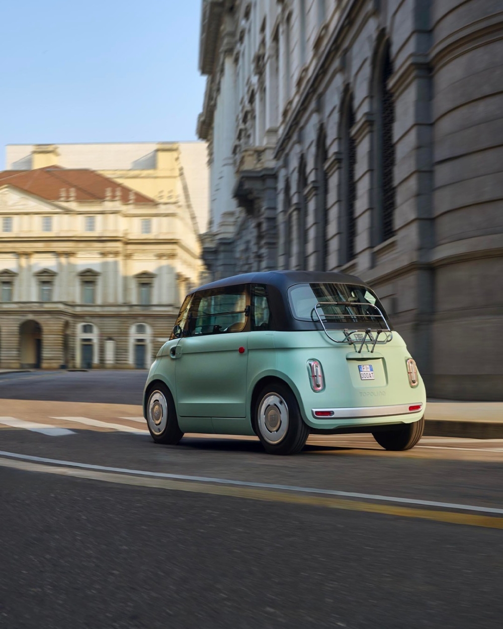 小巧的車型在城市中移動也相當方便。