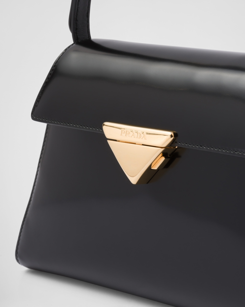 三角形標誌轉變為精緻的細節