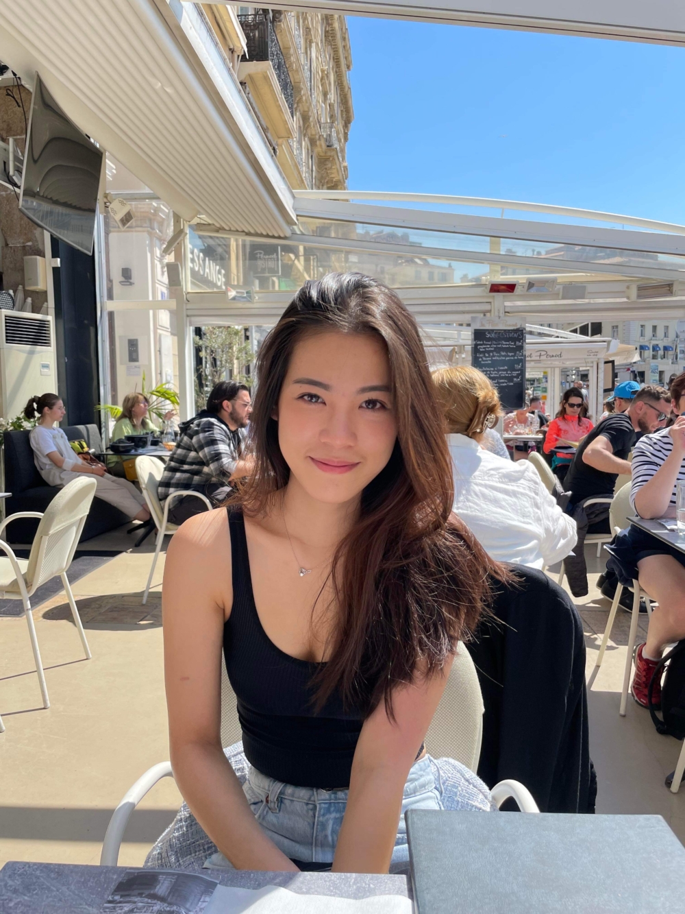 法國巴黎生活的25歲台灣女生Kuan Hsu。