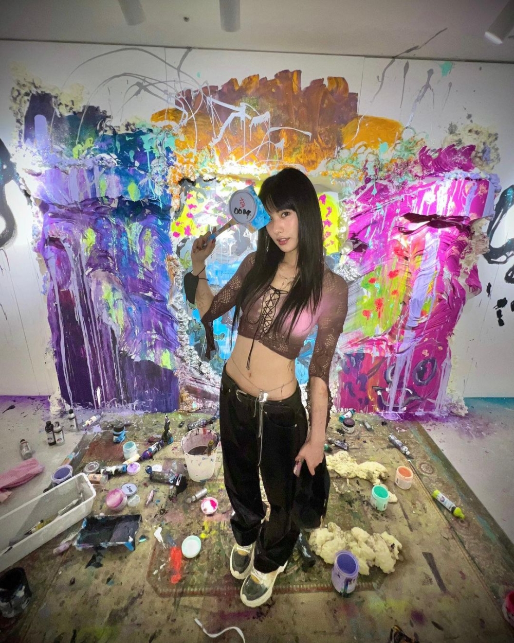 選擇搭上低腰長褲以及牛仔褲,或挑選與印花相稱的顏色做搭配