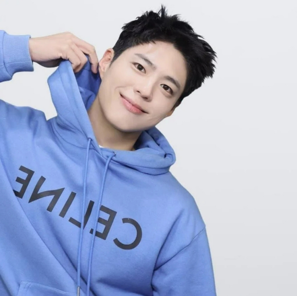 朴寶劍送上可愛的連拍照。