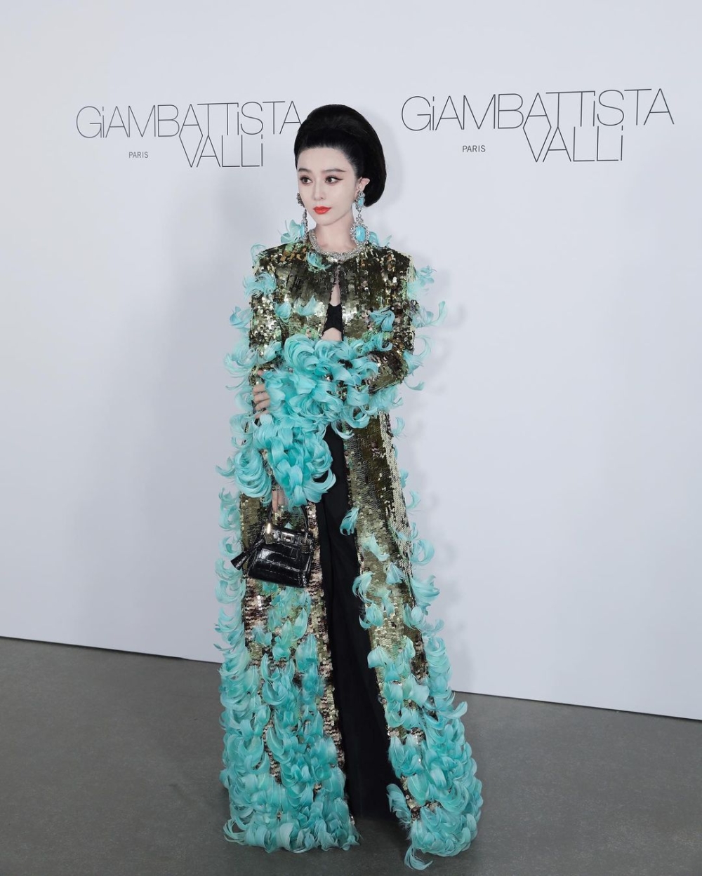 范冰冰曾身著Giambattista Valli現身品牌Autumn/Winter 2023 秀場
