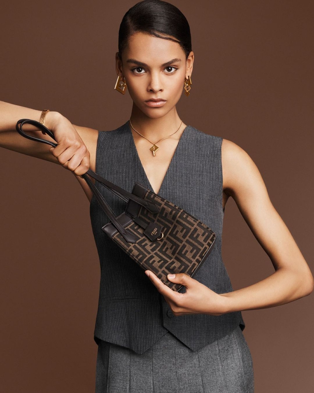 以日本古老折紙技術為靈感的新包「FENDI Origami」