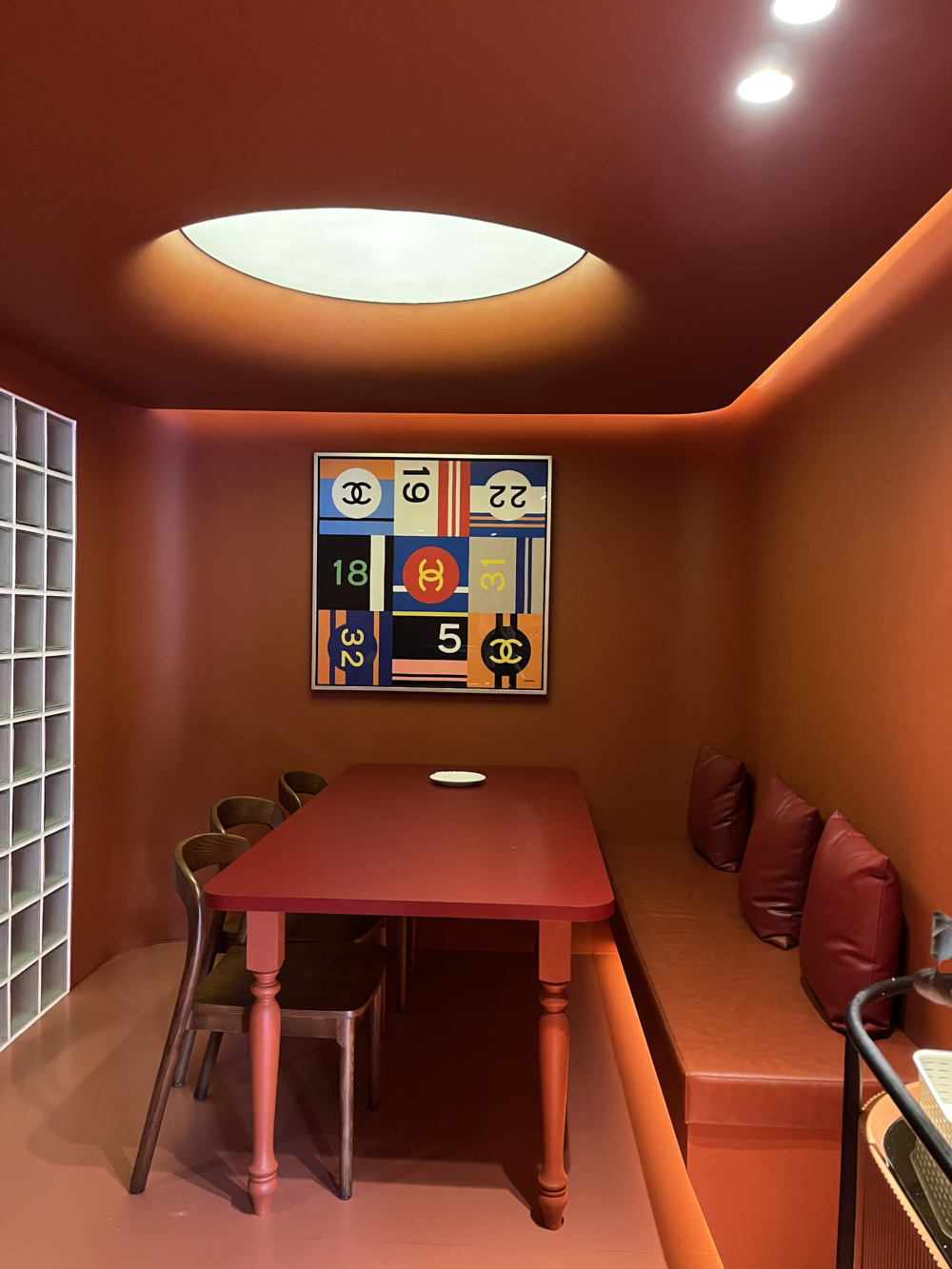 餐廳內有多個能與好友相聚的空間。